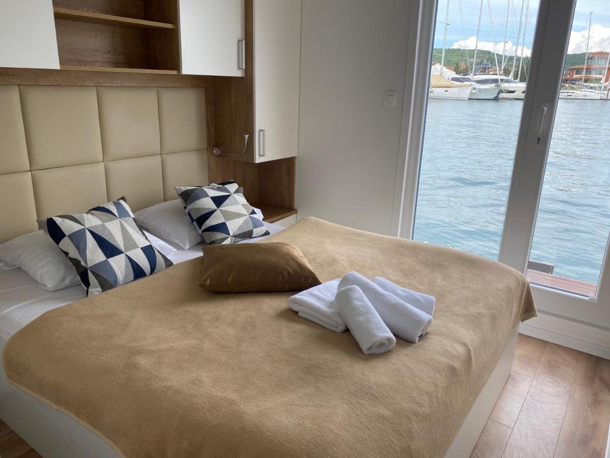Floating House Mm, Marina Portoroz Villa Bagian luar foto